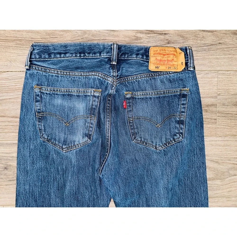 M1 Levi's 501‎ men's Button Fly jeans denim size 34 x 32 wallet imprint worn in